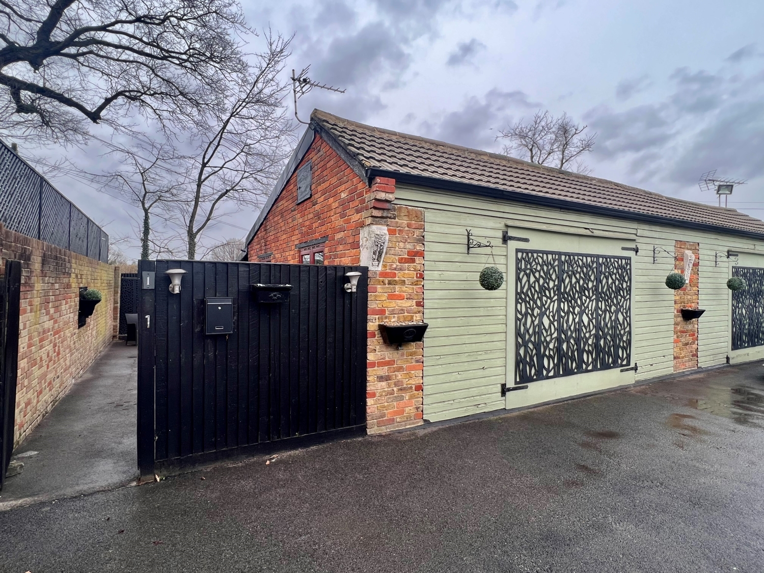 Lyne Lane, Lyne, Surrey, KT16 Nevin And Wells